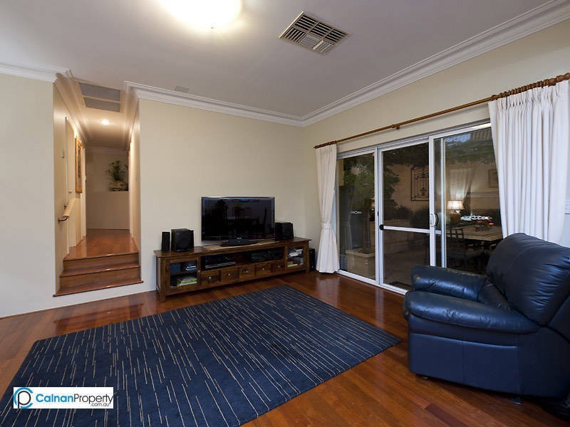 8 Crest Avenue, Mount Pleasant WA 6153