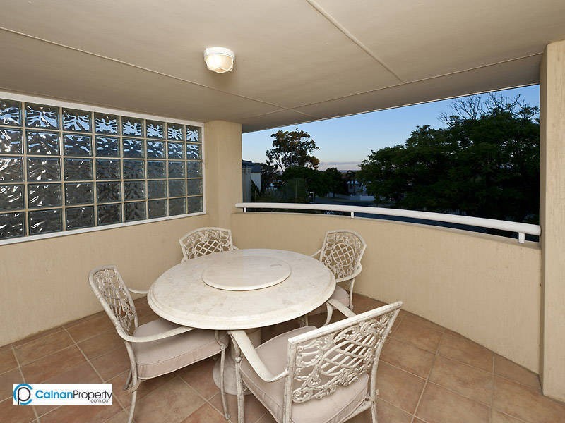 8 Crest Avenue, Mount Pleasant WA 6153