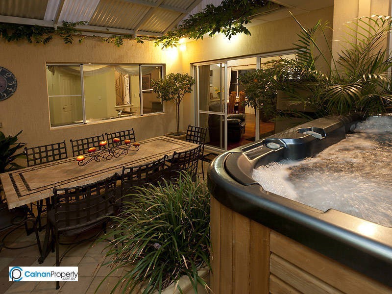 8 Crest Avenue, Mount Pleasant WA 6153