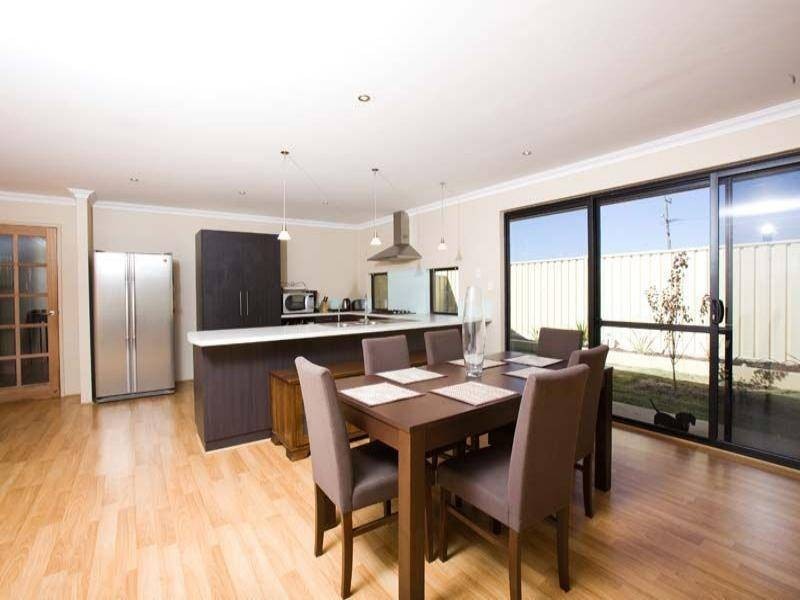 33 Normanby Bend, Success WA 6164