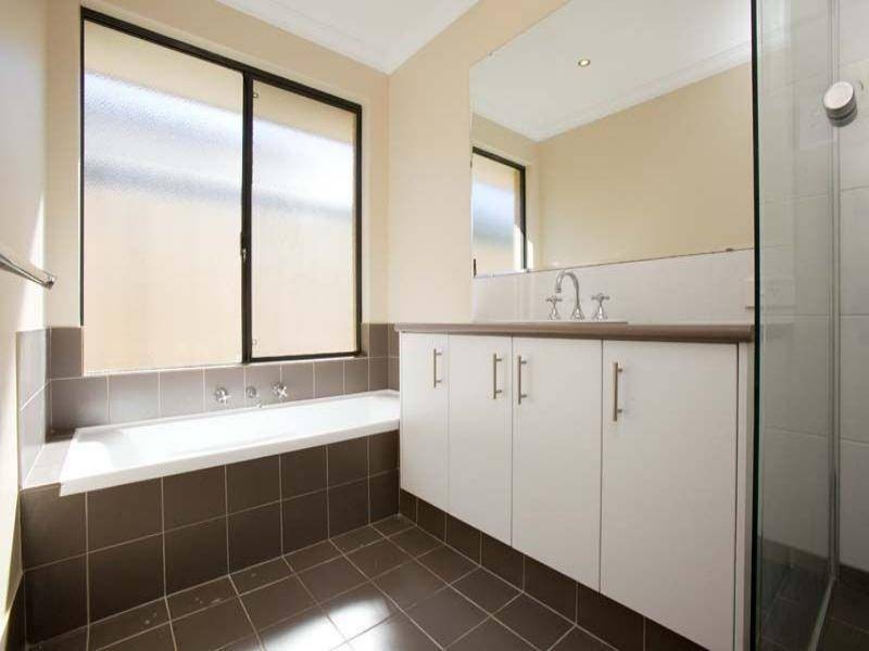 33 Normanby Bend, Success WA 6164