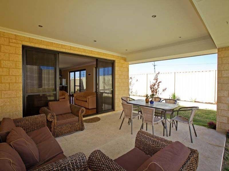 33 Normanby Bend, Success WA 6164