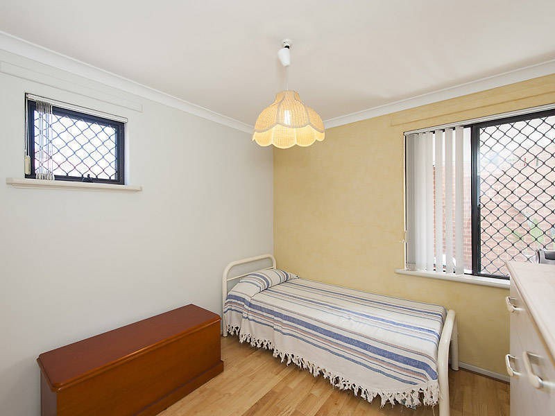 4/2  Cambey Way, Brentwood WA 6153