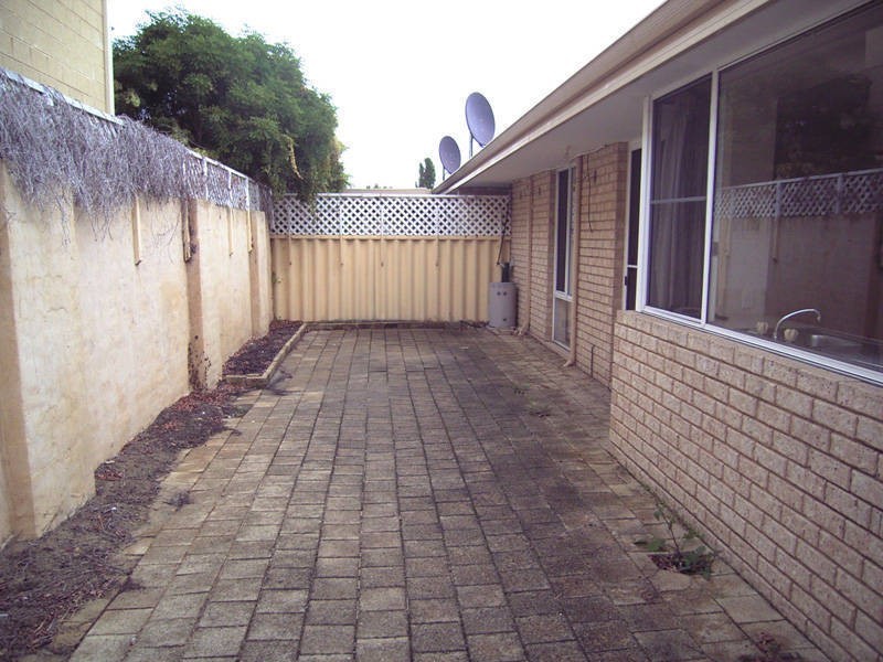 1/11 Bell Street, Rockingham WA 6168