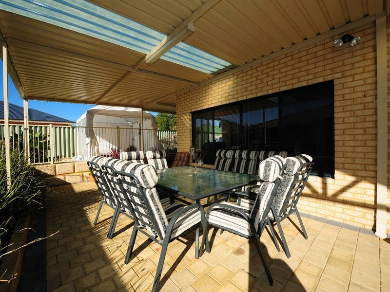 28 Bluefields Parkway, Port Kennedy WA 6172