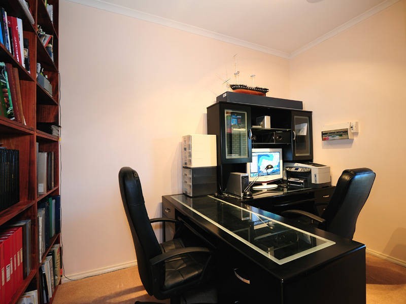 28 Bluefields Parkway, Port Kennedy WA 6172