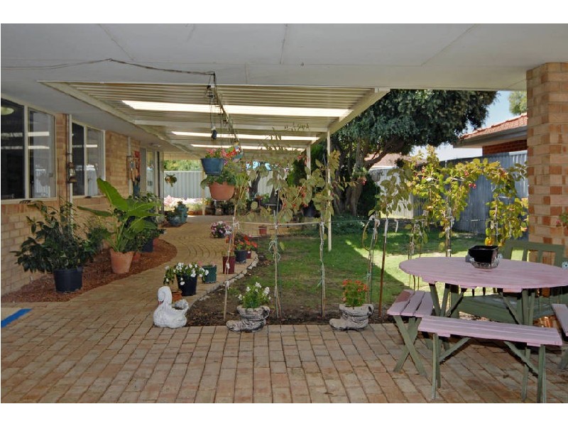8 Chelmsford Avenue, Port Kennedy WA 6172