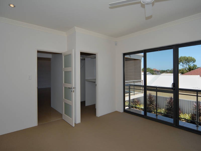 2/151 Rockingham Beach Road, Rockingham WA 6168