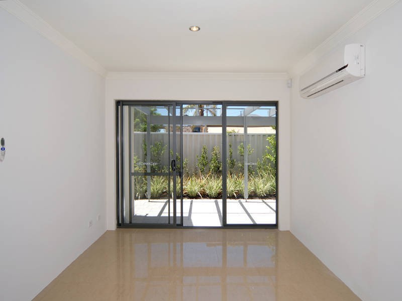 2/151 Rockingham Beach Road, Rockingham WA 6168