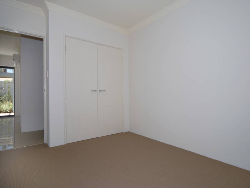 2/151 Rockingham Beach Road, Rockingham WA 6168