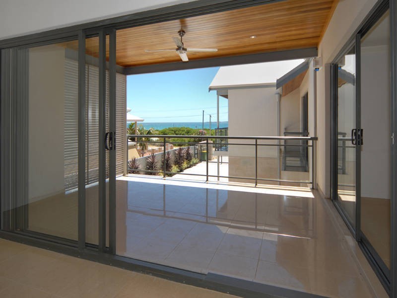 2/151 Rockingham Beach Road, Rockingham WA 6168