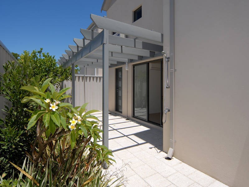 2/151 Rockingham Beach Road, Rockingham WA 6168