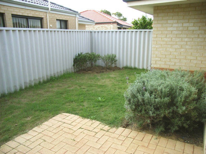 8/55 Moreton Crescent, Warnbro WA 6169