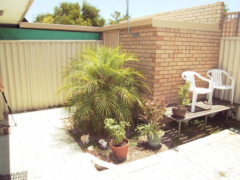 12/96 Simpson Avenue, Rockingham WA 6168