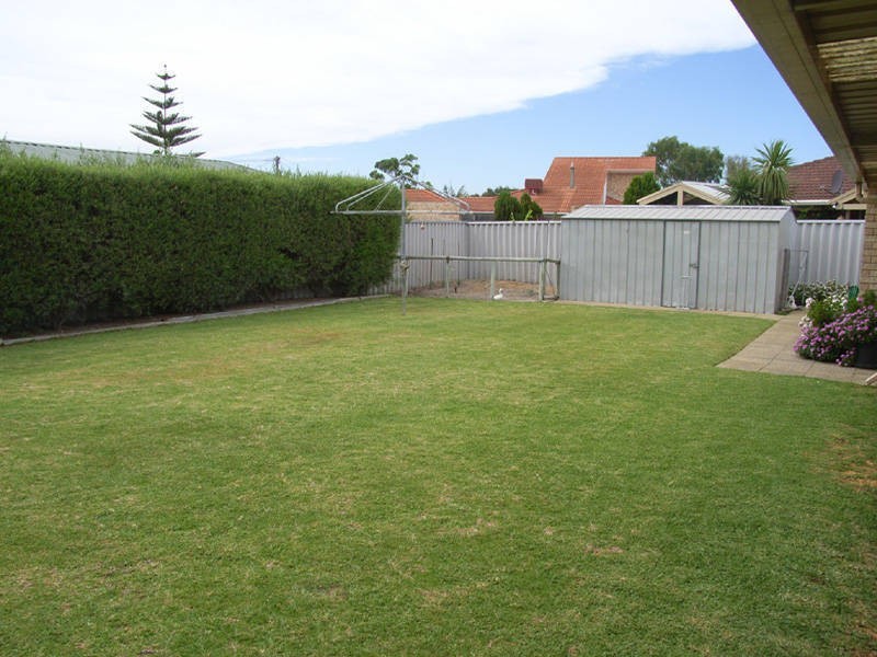 23 Hawker Street, Safety Bay WA 6169