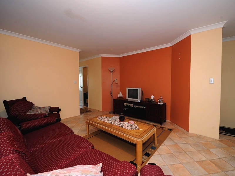 2 Araluen Crescent, Bertram WA 6167