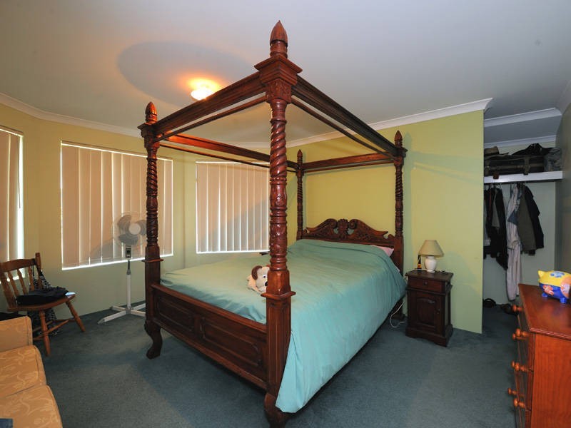 2 Araluen Crescent, Bertram WA 6167