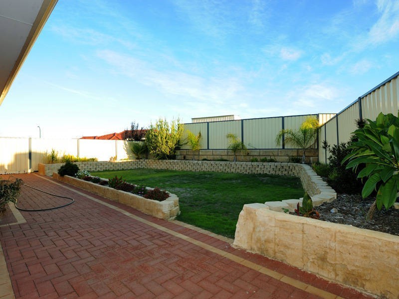 2 Araluen Crescent, Bertram WA 6167