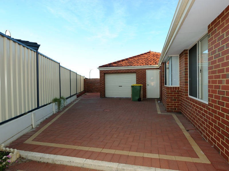 2 Araluen Crescent, Bertram WA 6167