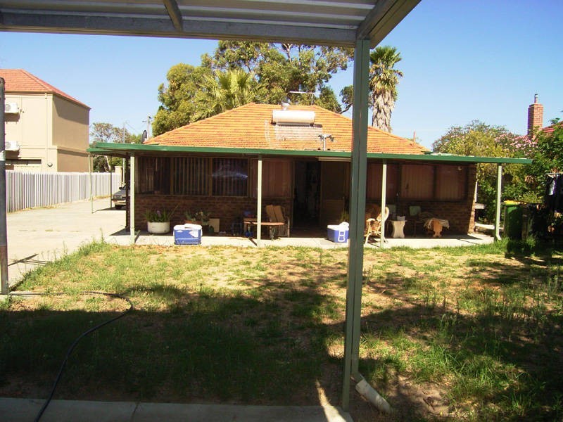 32 Lewington Street, Rockingham WA 6168