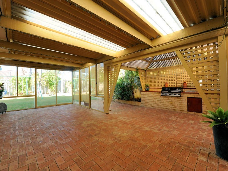 6 Madeira Place, Safety Bay WA 6169