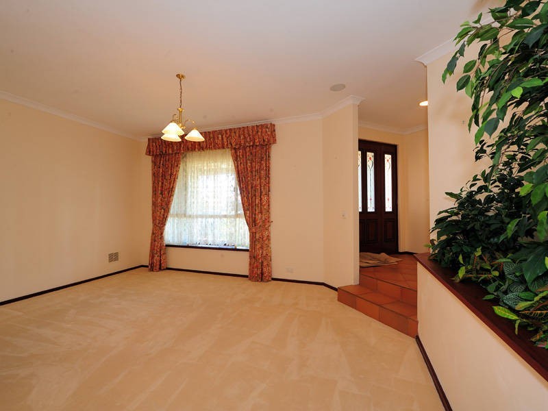 6 Madeira Place, Safety Bay WA 6169