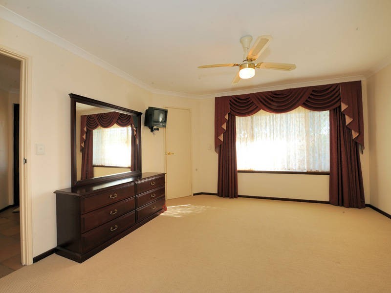 6 Madeira Place, Safety Bay WA 6169