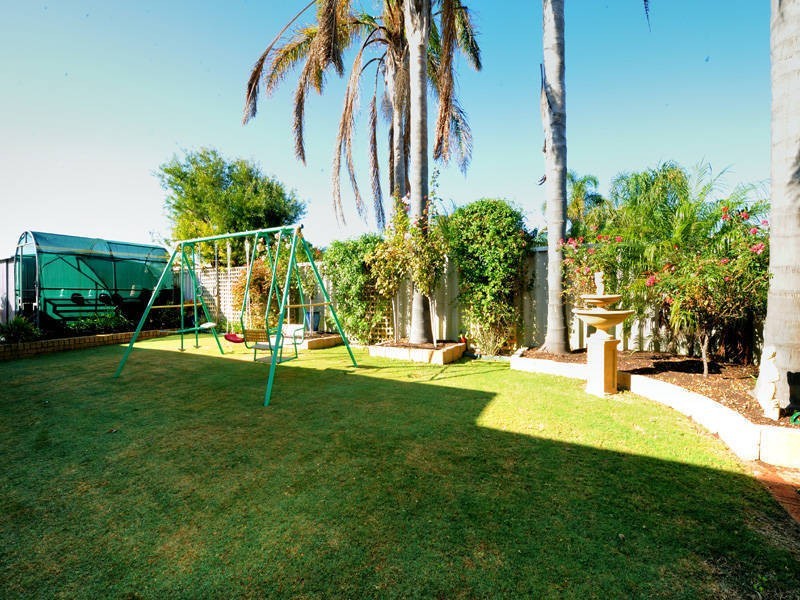 6 Madeira Place, Safety Bay WA 6169