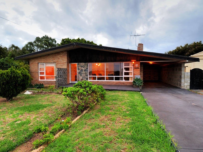 10 Lake Street, Rockingham WA 6168