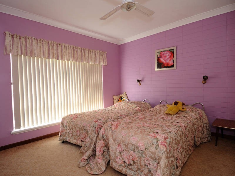 10 Lake Street, Rockingham WA 6168