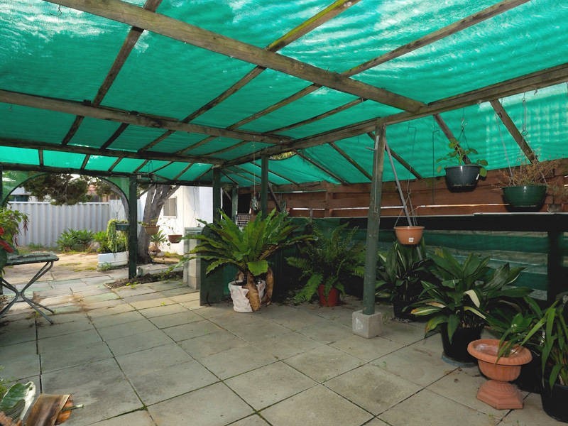 10 Lake Street, Rockingham WA 6168
