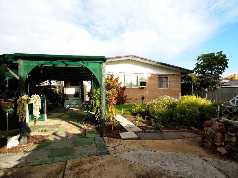 10 Lake Street, Rockingham WA 6168