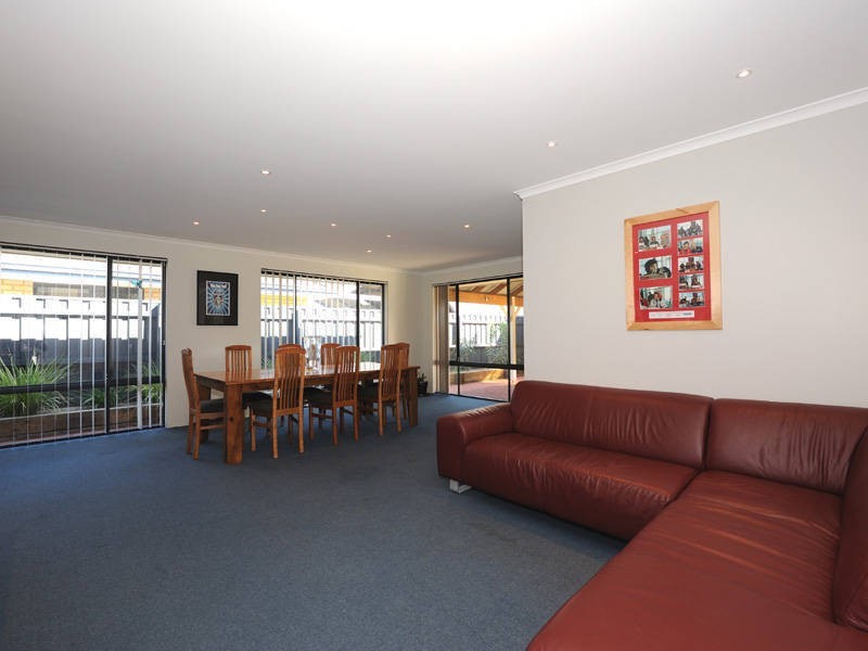 39 Lynch Avenue, Rockingham WA 6168