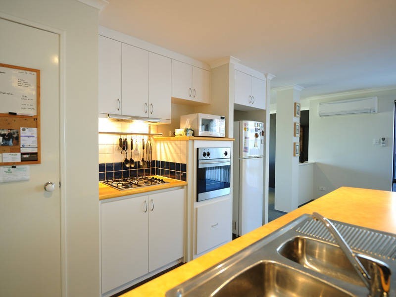 39 Lynch Avenue, Rockingham WA 6168