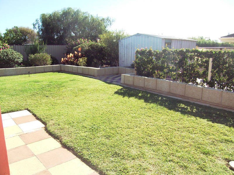 8 Carnegie Loop, Cooloongup WA 6168