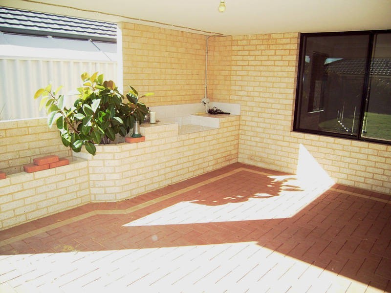 7 Antuka Road, Rockingham WA 6168