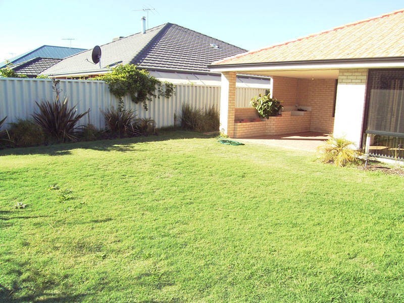 7 Antuka Road, Rockingham WA 6168