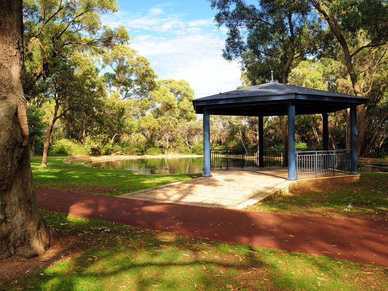 5 Bluestone Parkway, Secret Harbour WA 6173