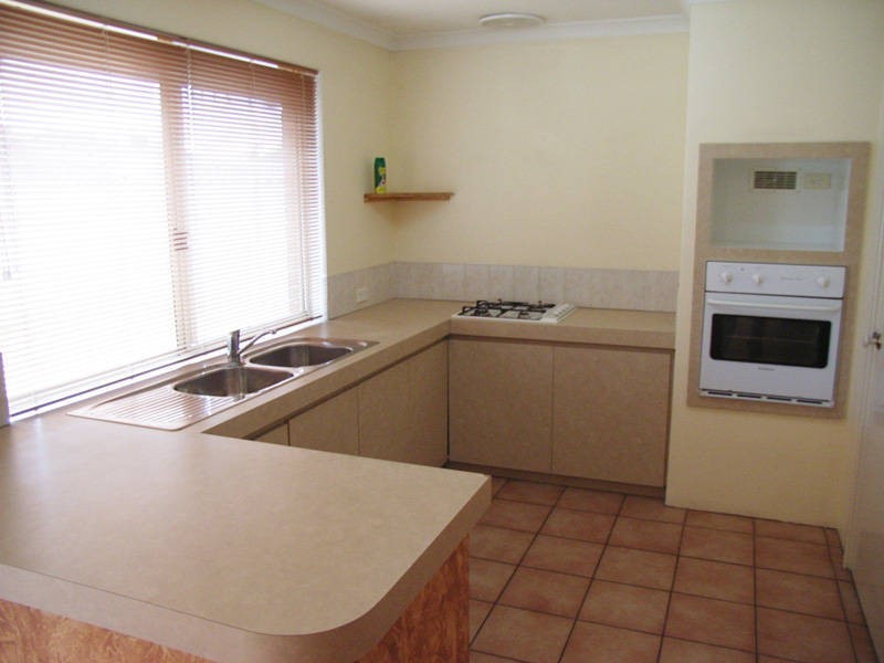 24 Round Hill Drive, Port Kennedy WA 6172