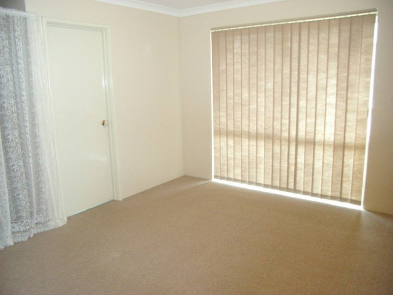 24 Round Hill Drive, Port Kennedy WA 6172