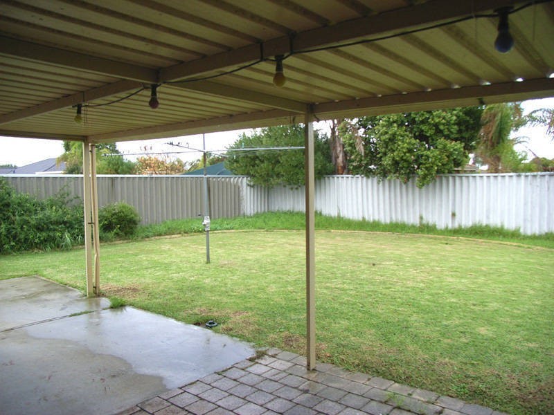 16 Gibb Road, Waikiki WA 6169