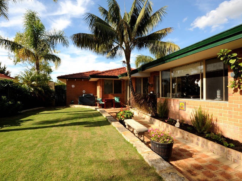 22 Cuthbertson Drive, Cooloongup WA 6168