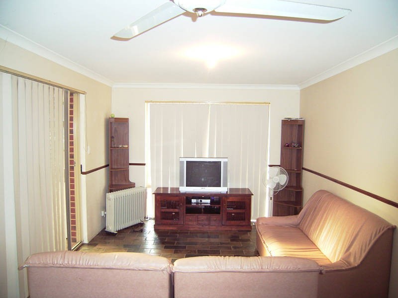 12 Karlak Close, Leda WA 6170