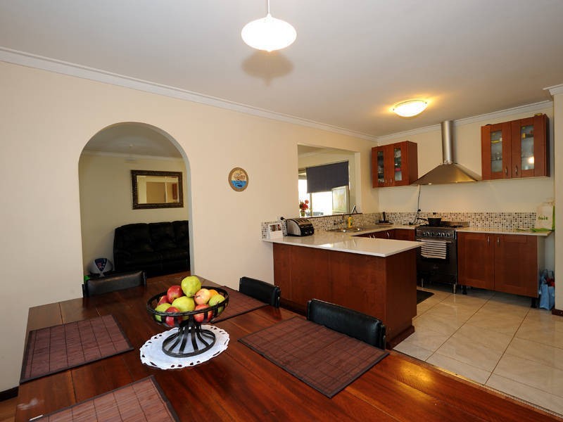 15 Parmelia Avenue, Parmelia WA 6167