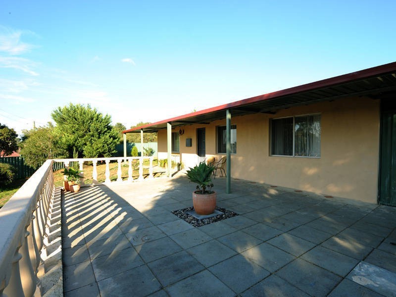 15 Parmelia Avenue, Parmelia WA 6167