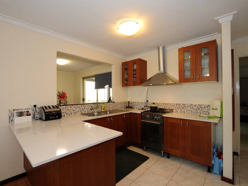 15 Parmelia Avenue, Parmelia WA 6167