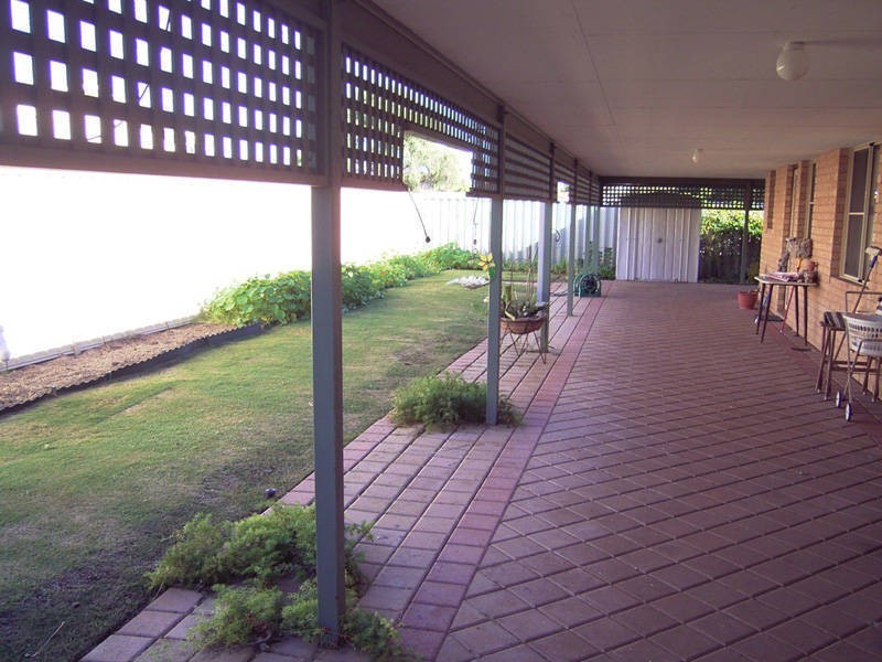 5 East Road, Shoalwater WA 6169