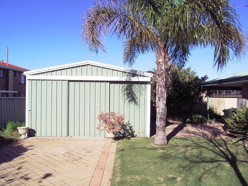 5 East Road, Shoalwater WA 6169