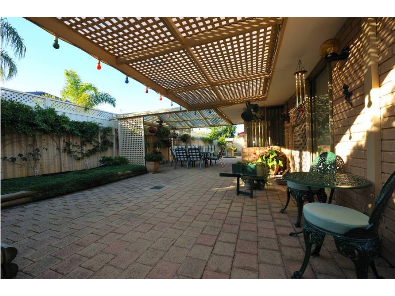 9 Madeira Place, Safety Bay WA 6169