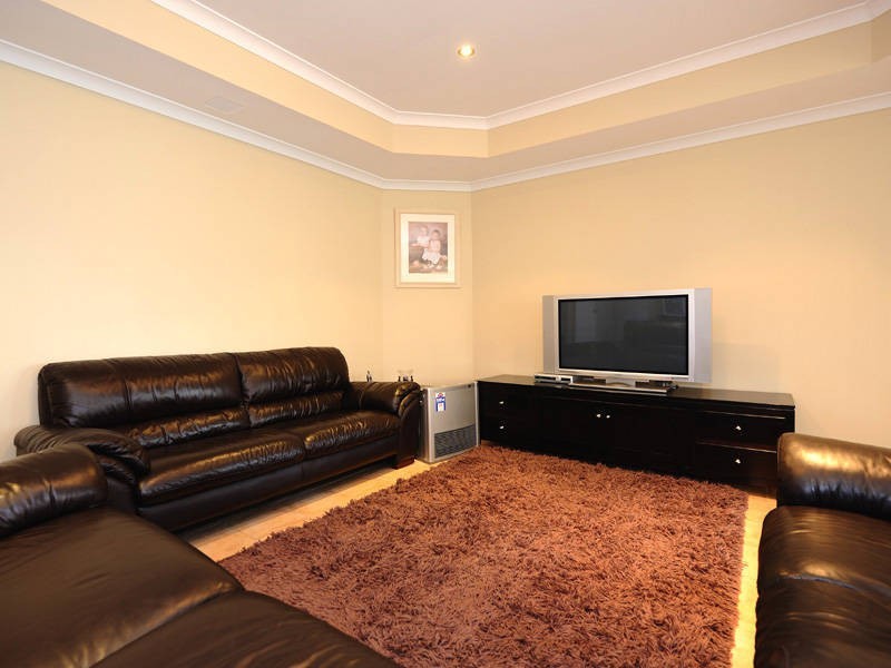 33 Boyle Avenue, Rockingham WA 6168